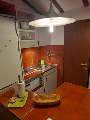 Studio (A1) | Eigene Küche | Kühlschrank, Ofen, Herdplatte, Espressomaschine