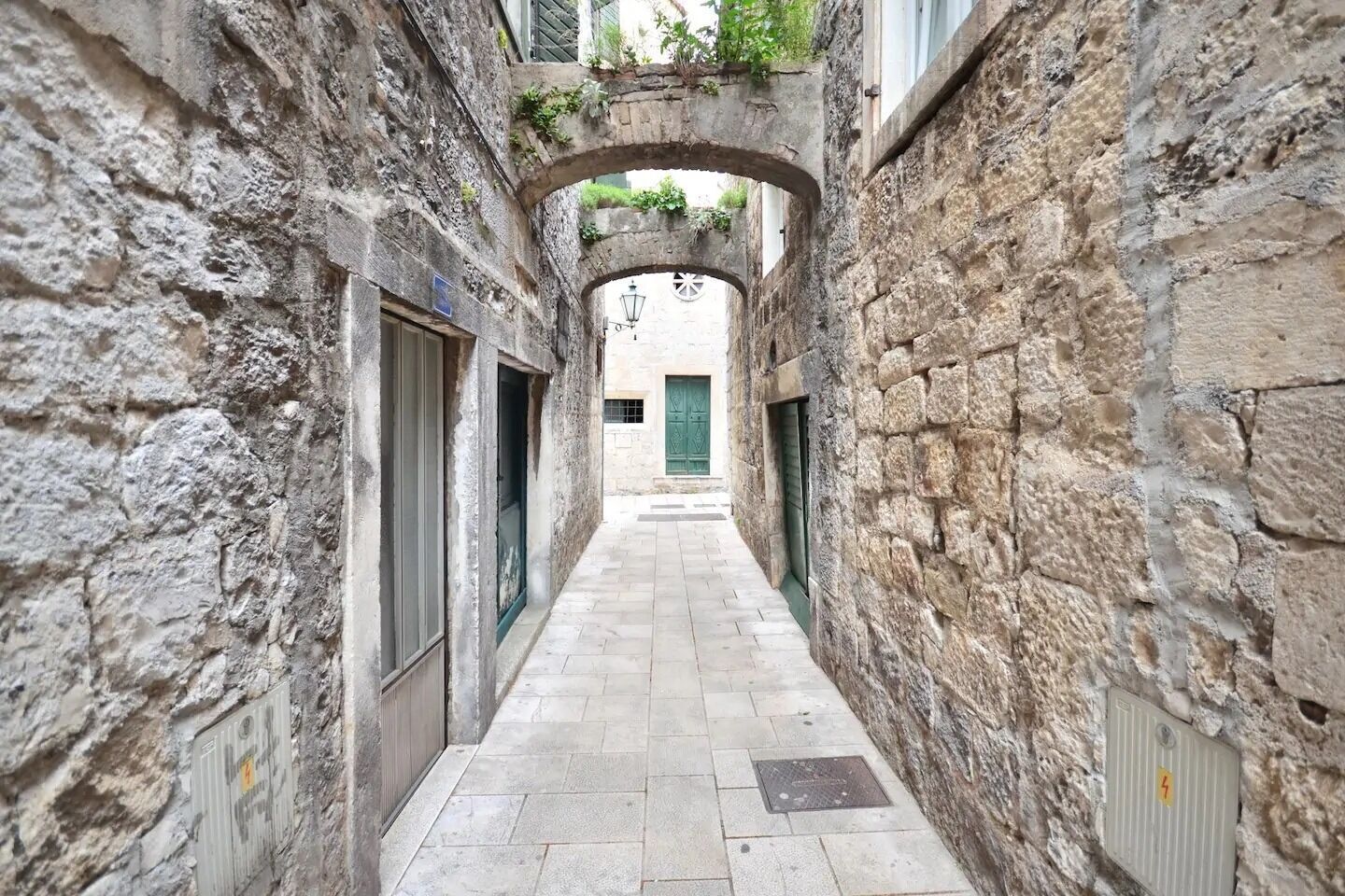 تفاصيل الفندق من الخارج