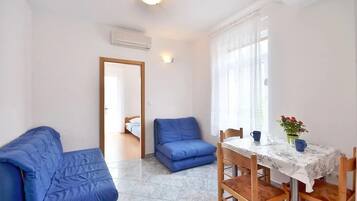 Apartment (A1) | Dining