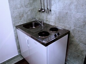 Apartment (A1) | Private kitchen | Fridge, stovetop, espresso maker, cookware/dishes/utensils