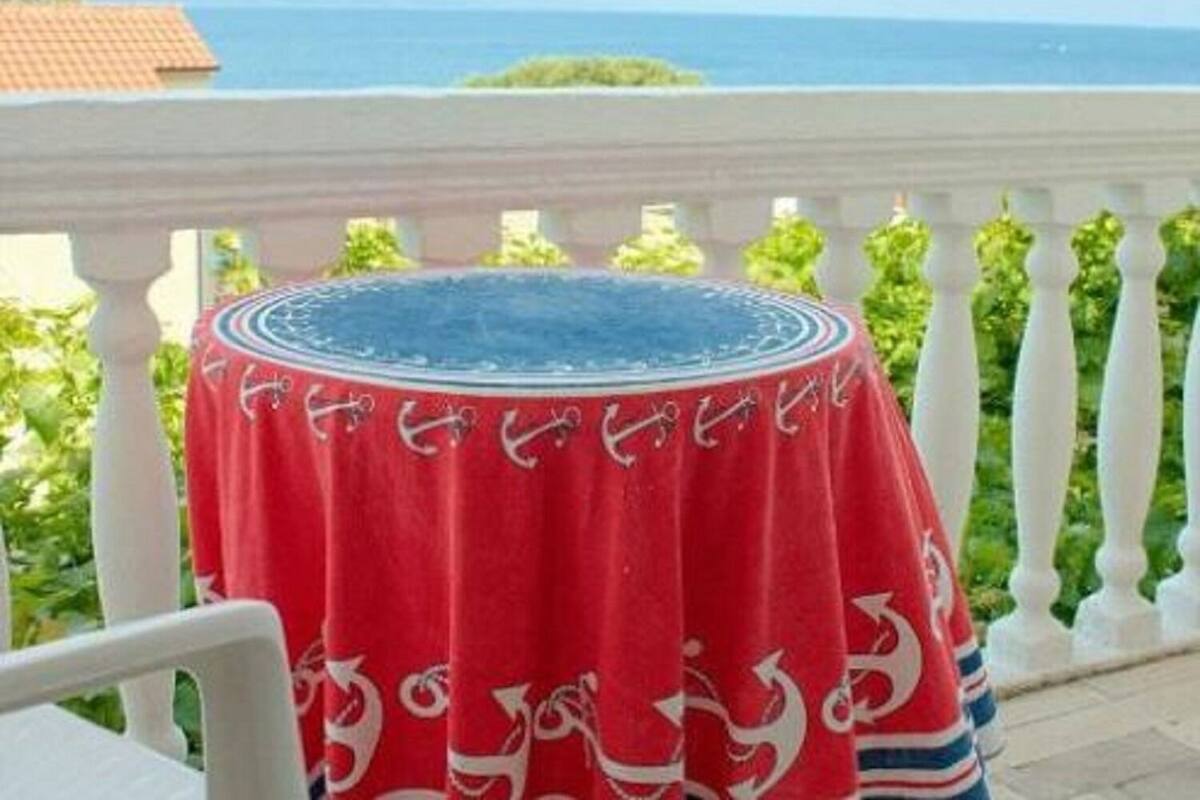 Căn hộ (A2) | Ban công