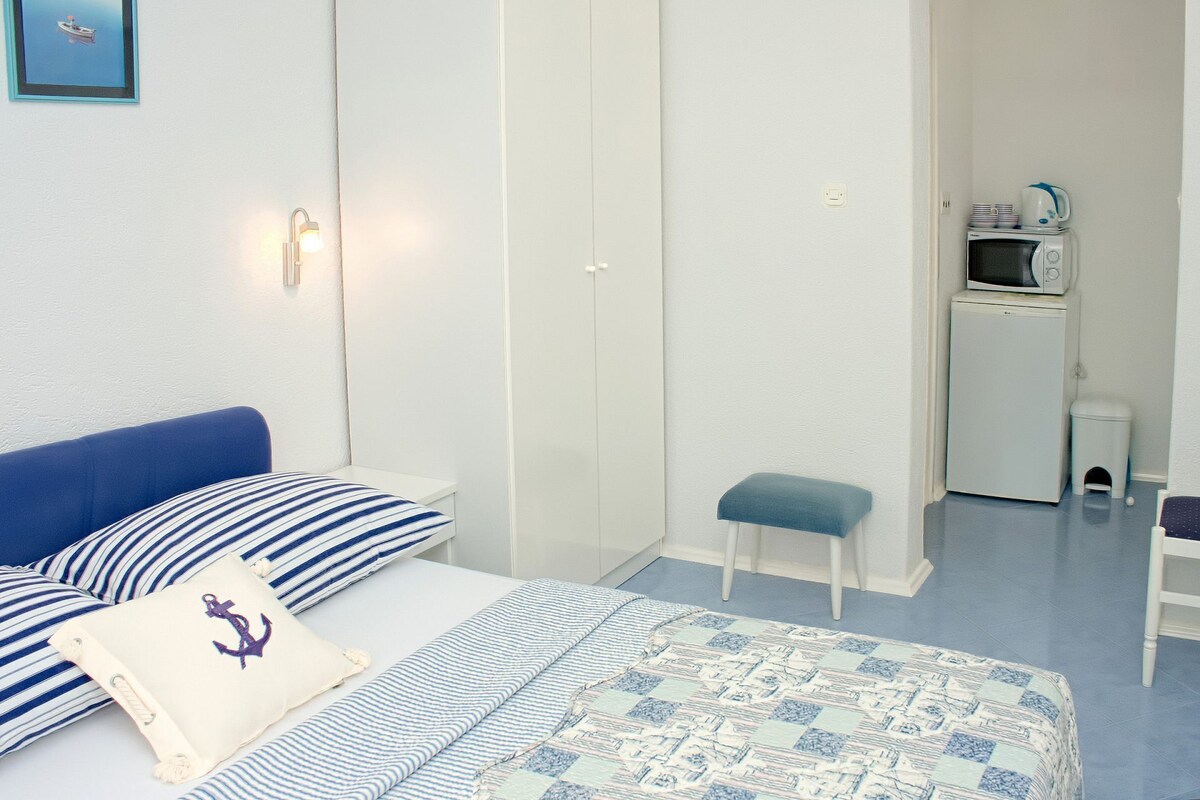 Room (S3)
