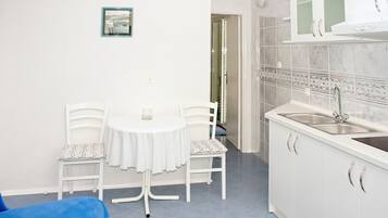 Apartment (A4) | Private kitchen