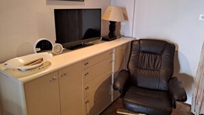 A small room with a TV, a lamp, a chair, and a cabinet. - Apartment Branka (Zadar)