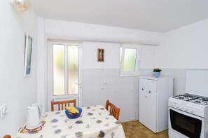 Apartment (A1) | Private kitchen | Fridge, oven, stovetop, espresso maker - Apartment Oli (Dubrovnik)