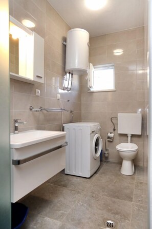 Apartment (A2) | Bathroom | Shower, toilet paper - Apartments Ante (Seget)