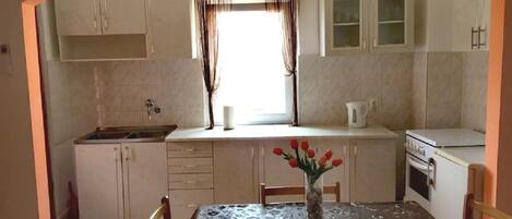 Apartment (A1) | Private kitchen | Fridge, oven, stovetop, espresso maker