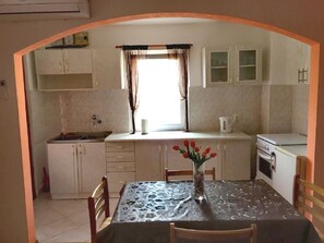 Apartment (A1) | Private kitchen | Fridge, oven, stovetop, espresso maker - Apartment Jakov (Nin)