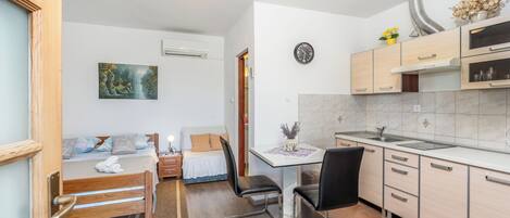 Studio (A3) | Private kitchen