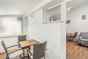 Apartment (A2) | Dining