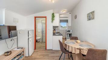 Apartment (A2) | Dining
