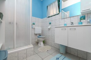Apartment (A2) | Bathroom | Shower