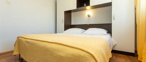 アパートメント (A2)