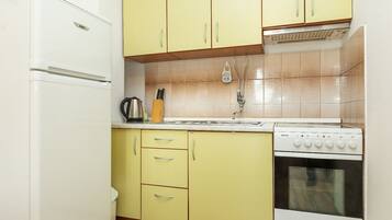Apartment (A2) | Private kitchen
