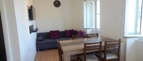 Apartment (A1) | Living room | DVD player