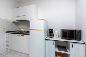 Apartment (A2) | Private kitchen - Apartments Mari (Dugi Rat)