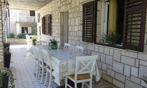 Apartment (A1) | Terrace/patio - Apartments Marija (Supetar)