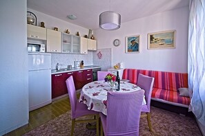 Apartment (A1) | Private kitchen - Apartment Pavo (Postira)