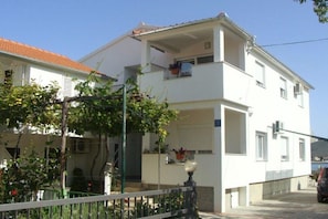 Building design - Apartments Let (Sukosan)