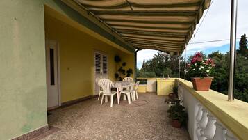 Apartment (A1) | Outdoor dining