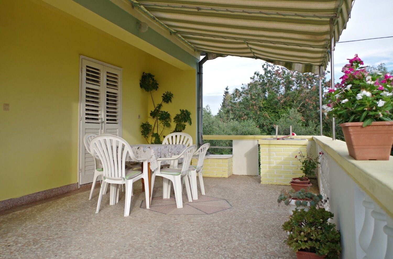 Apartment (A1) | Outdoor dining