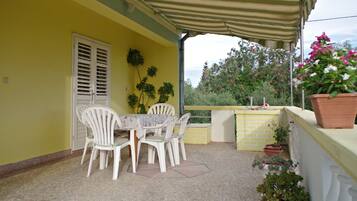 Apartment (A1) | Outdoor dining