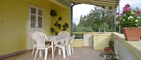 Apartment (A1) | Outdoor dining