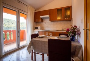 Apartment (A3) | Dining - Apartments Den (Pasman)