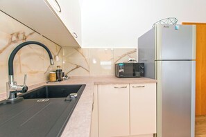 公寓 (A1) | 私人廚房 | 雪櫃、焗爐、爐具、廚房用具/餐具/器皿