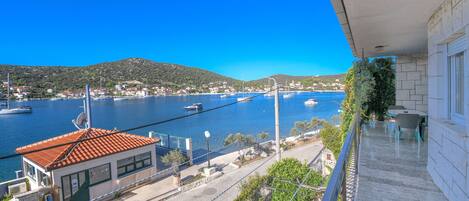 อพาร์ทเมนท์ (A2) | ระเบียง