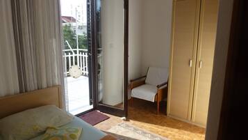 Room (S2) | Free WiFi