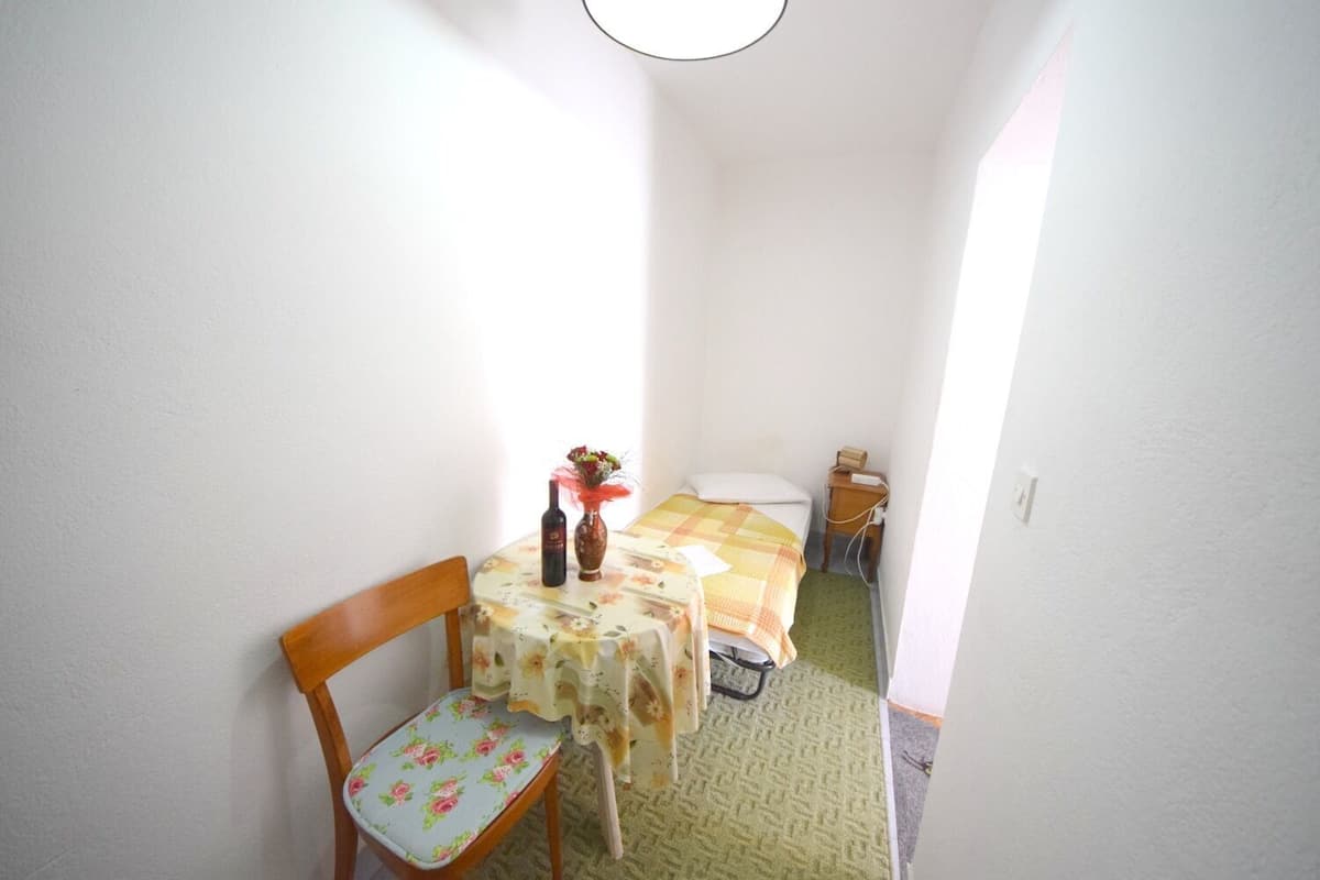 Room (S2) | WiFi (free)