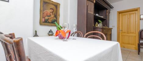 Apartment (A1) | Dining