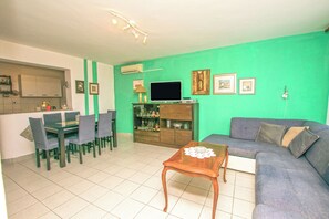 Huoneisto (A1) | Olohuone