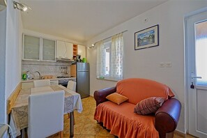 Apartment (A2) | Living room - Apartments Nela (Postira)