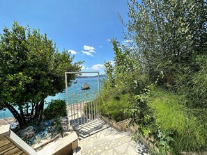 Courtyard - Apartments Mihaela (Trogir)