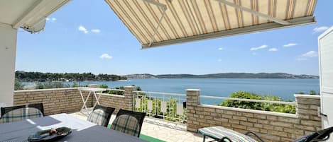 อพาร์ทเมนท์ (A1) | ลานระเบียง/นอกชาน