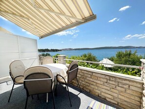 Apartment (A2) | Terrace/patio - Apartments Mihaela (Trogir)