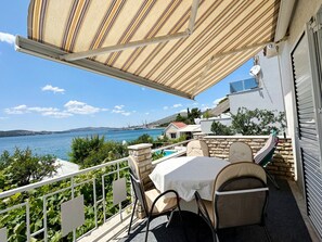 Apartment (A2) | Terrace/patio - Apartments Mihaela (Trogir)