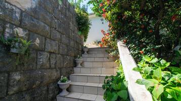 Apartment (A2) | Property grounds