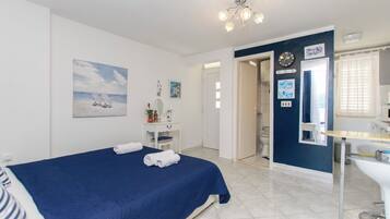 Iron/ironing board, free WiFi