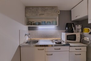 Apartment (A4) | Private kitchen | Fridge, microwave, stovetop, espresso maker - Apartment Vedro (Korčula)