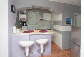 公寓 (A2) | 私人廚房 | 雪櫃、微波爐、爐具、特濃咖啡機