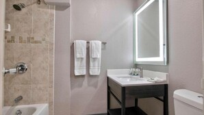 A bathroom with a shower, two sinks, a toilet, and a large mirror. - 2 Full Beds|Mobil Access|Nsmk|Micfridg (Atlanta)
