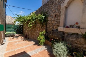 Courtyard - Apartments Brane (Postira)