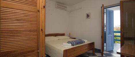 Iron/ironing board, free WiFi