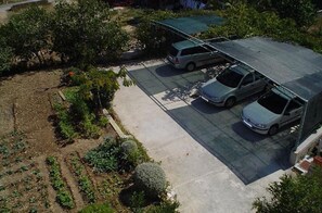 Free self parking - Apartments Vesna (Seget)