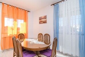 Appartamento (A3) | Cucina privata | Microonde, forno, piano cottura, macchina per caffè espresso