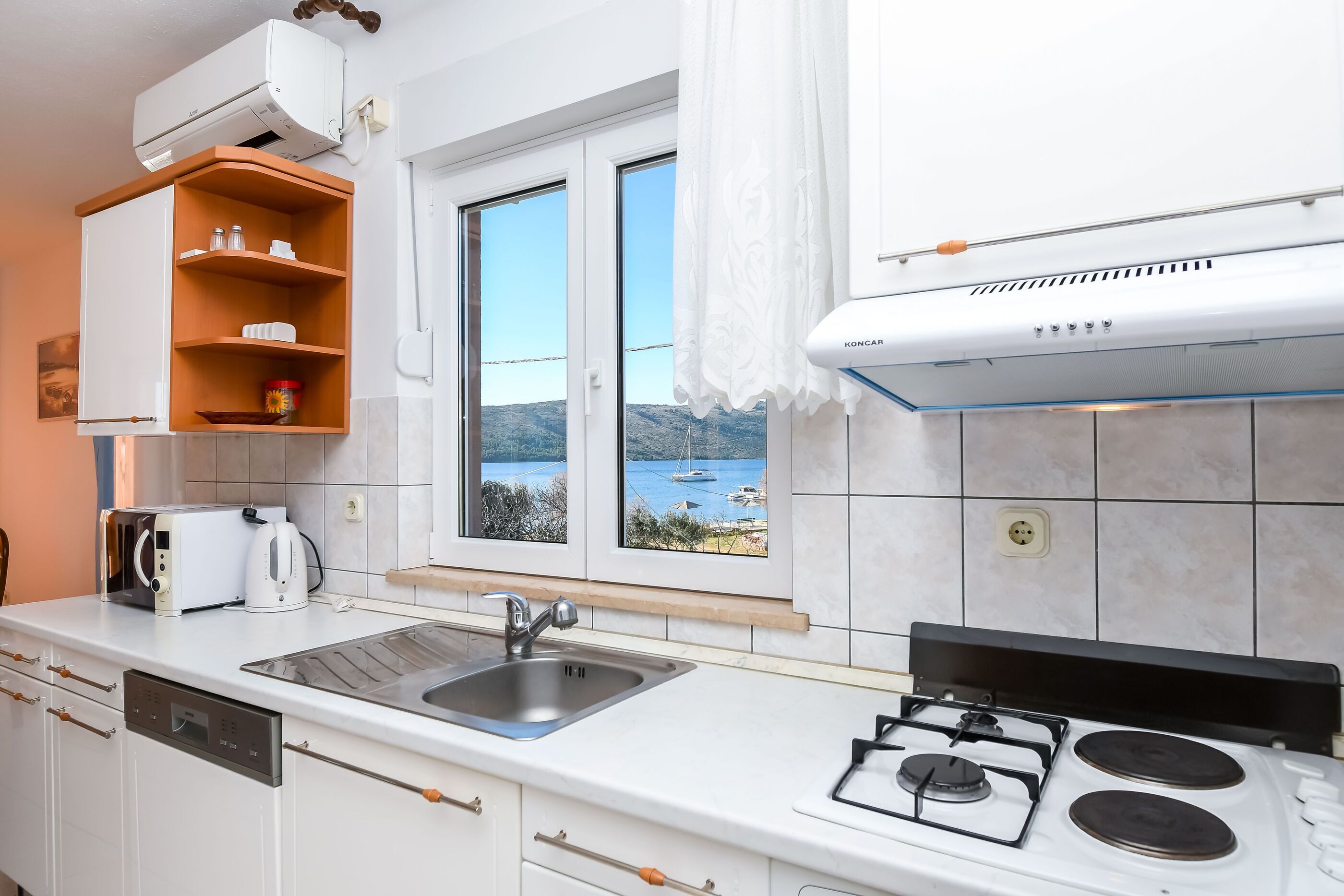 Appartement (A3) | Cuisine privée | Four à micro-ondes, un four, surface de cuisson, cafétière à espresso