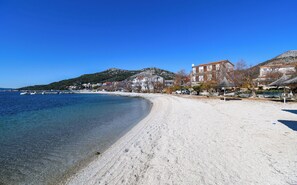 Beach nearby - Apartments Vesna (Seget)